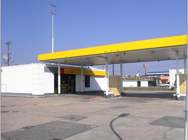Primary Photo Of 1419 The Blvd, Rayne Service Station For Sale
