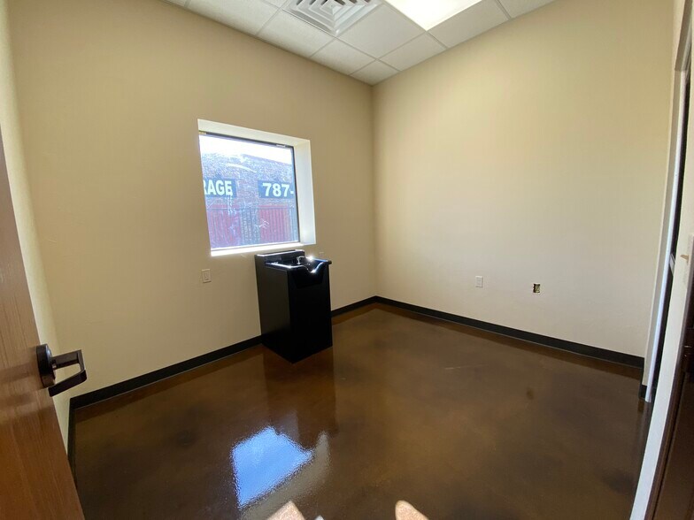 More Photos Of 8921 NW Expressway St, Oklahoma City Warehouse For Lease