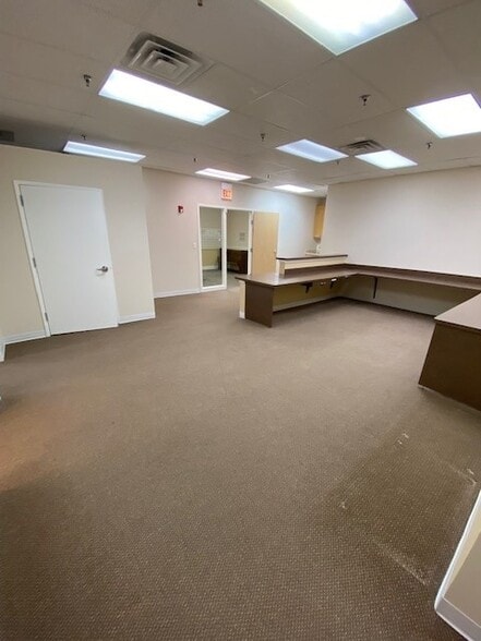 More Photos Of 22-24 Calendar Ave, La Grange Office For Lease