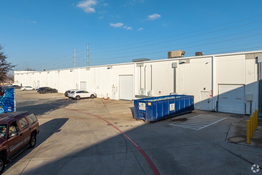 More Photos Of 2360 Crist Rd, Garland Light Distribution For Lease