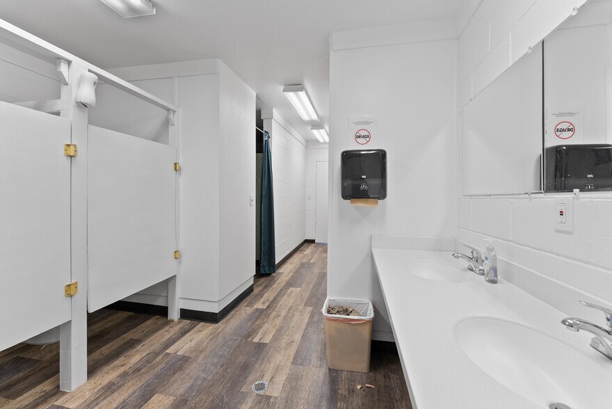 More Photos Of 17581 US Highway 101 N, Klamath Trailer Camper Park For Sale