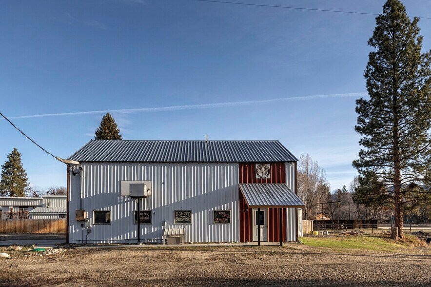 More Photos Of 308 E Tanner Ave, Darby Freestanding For Sale