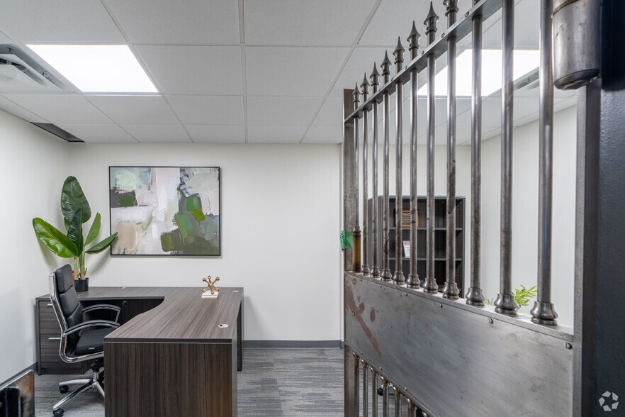 More Photos Of 2055 Palm Beach Lakes Blvd, West Palm Beach Storefront For Sale