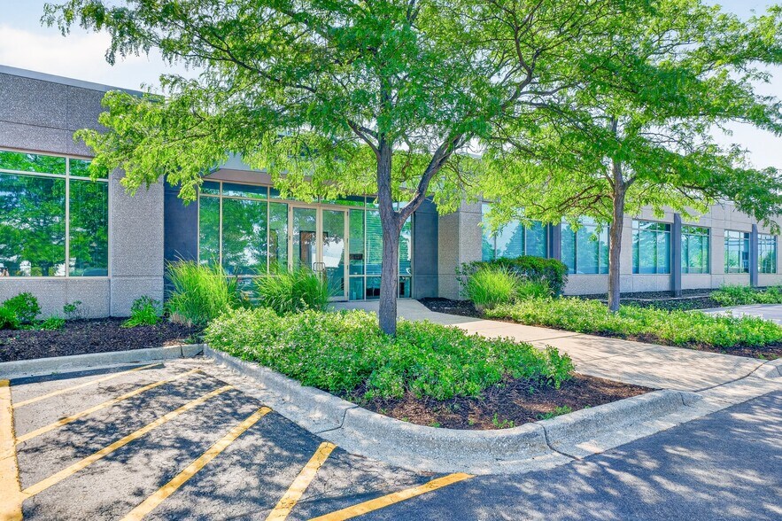 More Photos Of 2350 Ravine Way, Glenview Medical For Lease