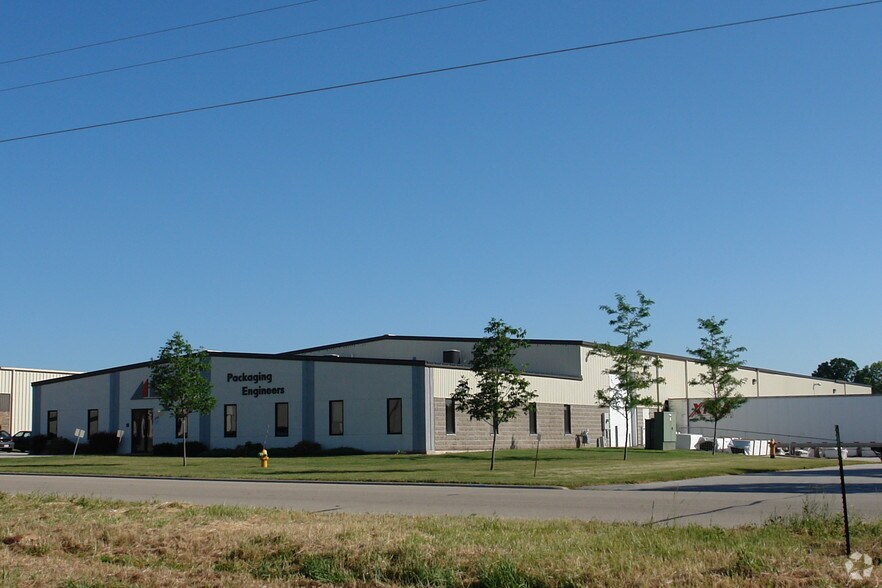 More Photos Of 1260 Parkview Rd, Green Bay Manufacturing For Lease