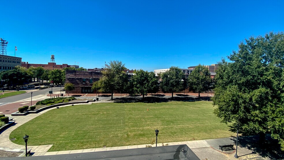 More Photos Of 823 Broad St, Augusta Office For Lease