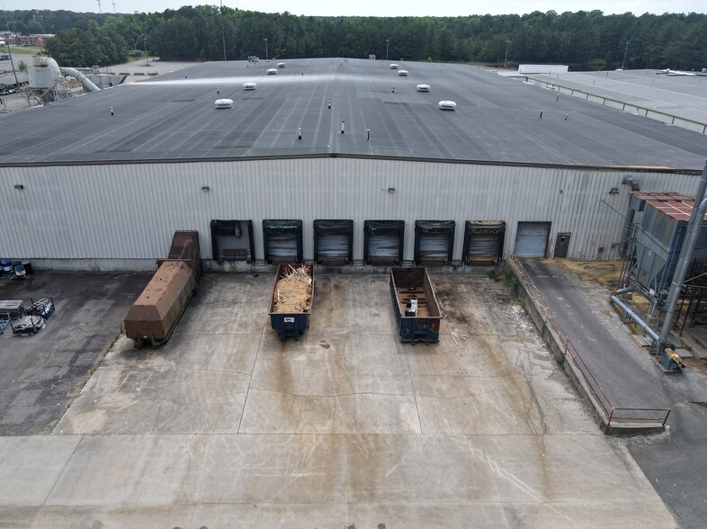 More Photos Of 16300 International St, Doswell Warehouse For Lease