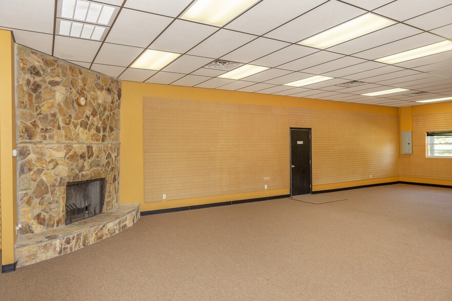 More Photos Of 2211 E Norvell Bryant Hwy, Hernando Freestanding For Sale