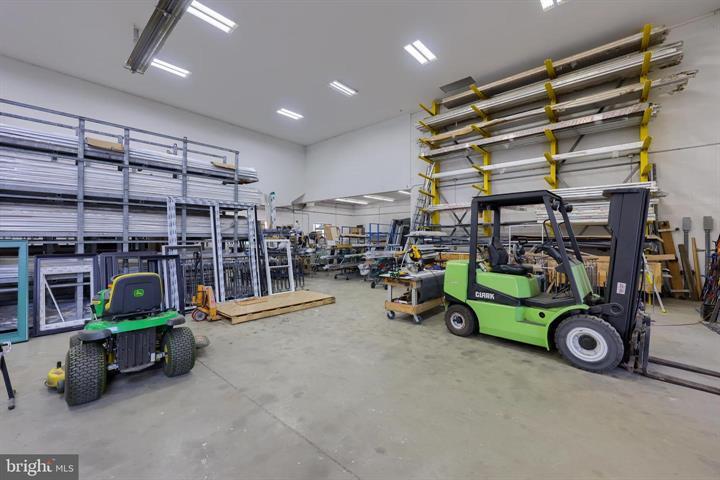 More Photos Of 206 W Kendig Rd, Willow Street Warehouse For Sale