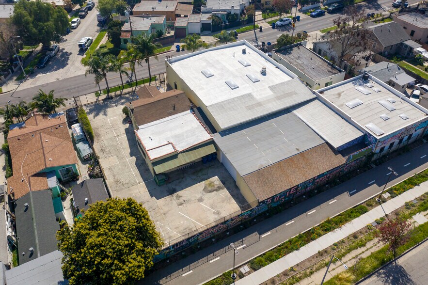 More Photos Of 2703 Southwest Dr, Los Angeles Warehouse For Lease