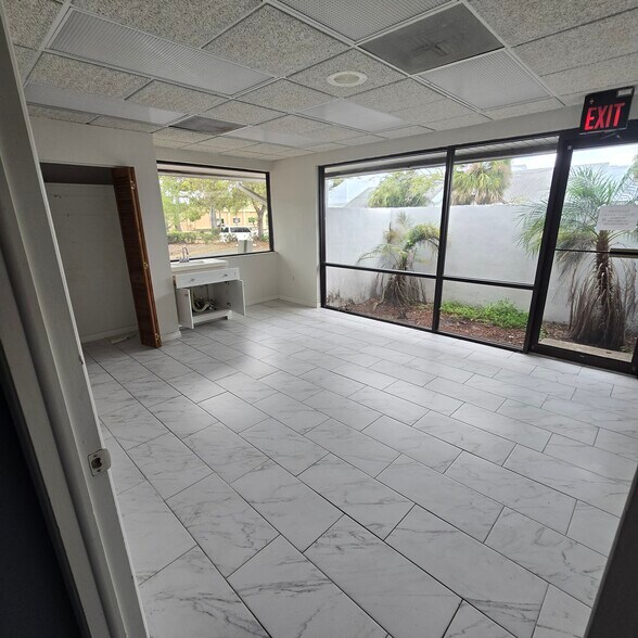 More Photos Of 617 Lakeview Rd, Clearwater Medical For Lease