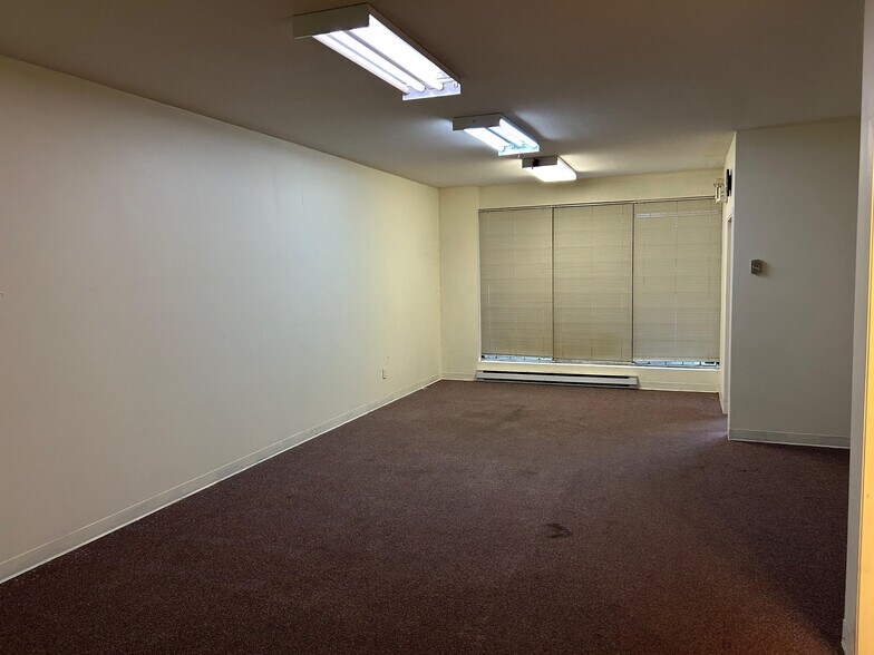 More Photos Of 8988 Fraserton Ct, Burnaby Warehouse For Sale