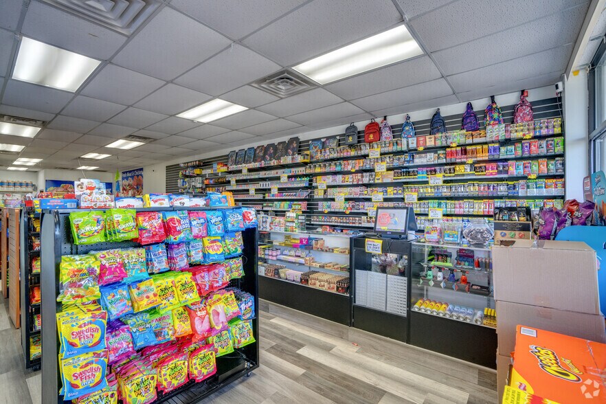 More Photos Of 17100-17114 S Park Ave, South Holland Storefront Retail Office For Lease