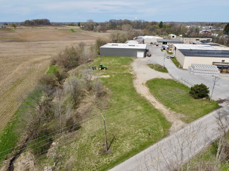 More Photos Of 7200 Linn St, Eau Claire Warehouse For Lease