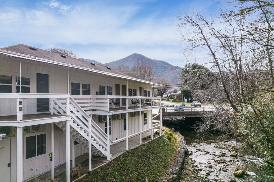 More Photos Of 4102 Soco Rd, Maggie Valley Hotel For Sale