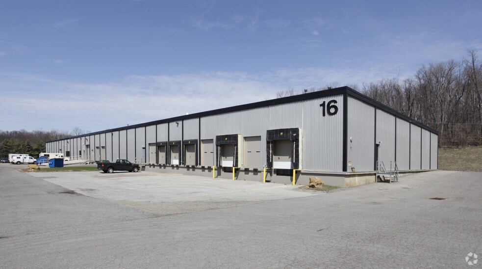 More Photos Of 1601-1621 Parkway View Dr, Pittsburgh Light Distribution For Lease
