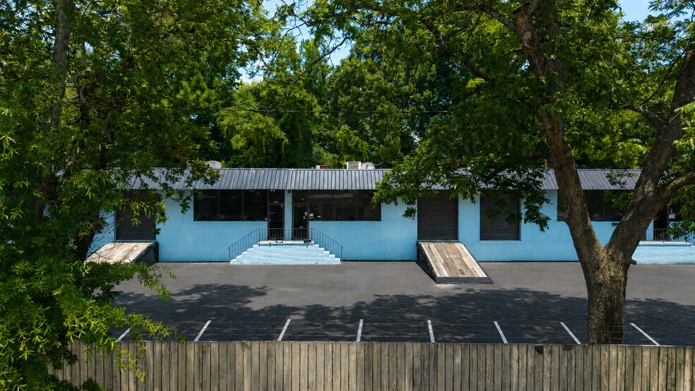 More Photos Of 5926-5940 N Tryon St, Charlotte Warehouse For Sale