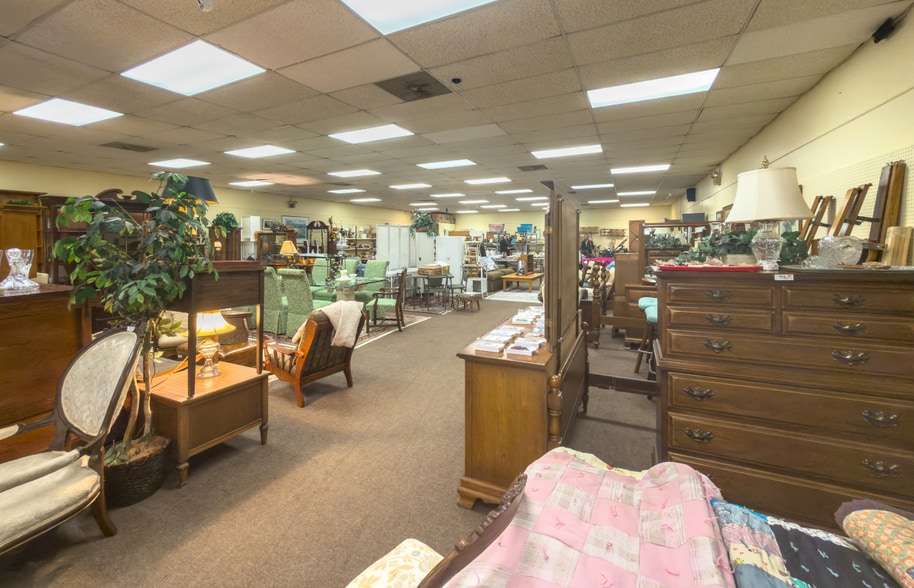 More Photos Of 6712 Williamson Rd, Hollins Freestanding For Sale