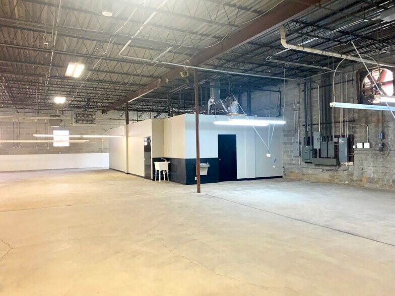 More Photos Of 2411 Sullivan Rd, College Park Warehouse For Lease