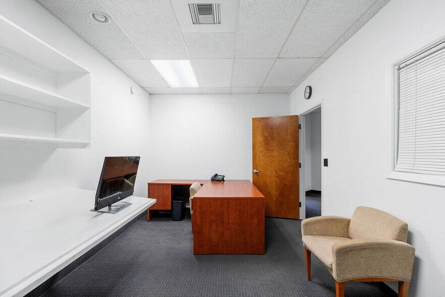 More Photos Of 9119 N 7th St, Phoenix Office For Lease
