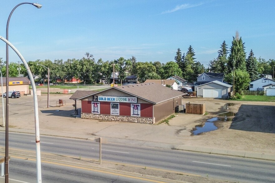 More Photos Of 5922 50 Ave, Stettler Storefront Retail Office For Sale