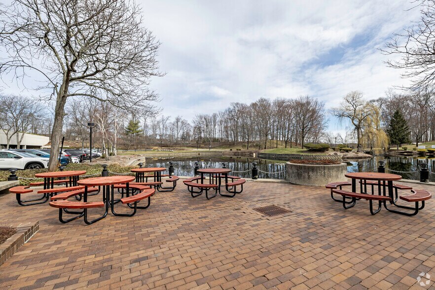 More Photos Of 1 Blue Hill Plz, Pearl River Office For Lease