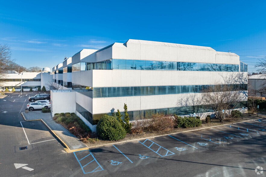 More Photos Of 775 Park Ave, Huntington Medical For Lease