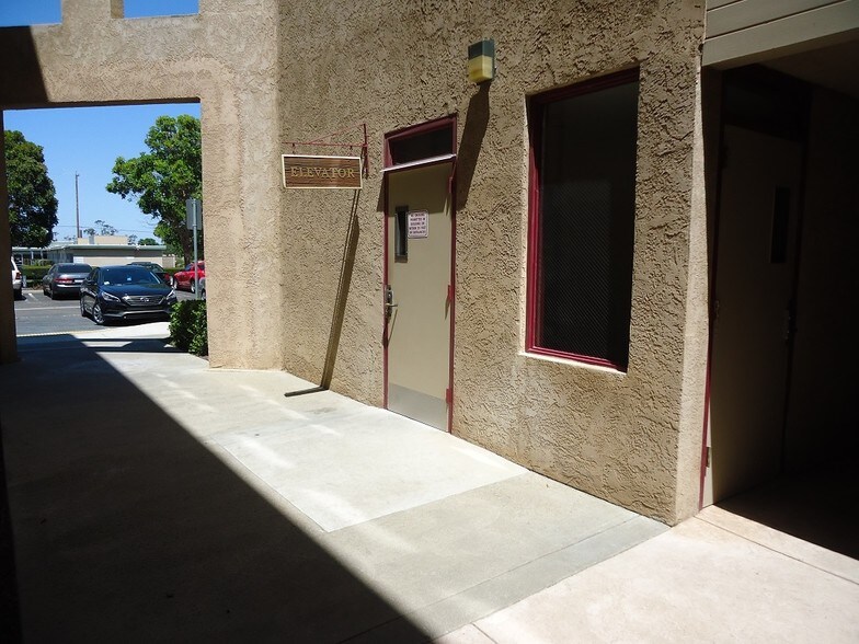 More Photos Of 426 Barcellus Ave, Santa Maria Office For Sale