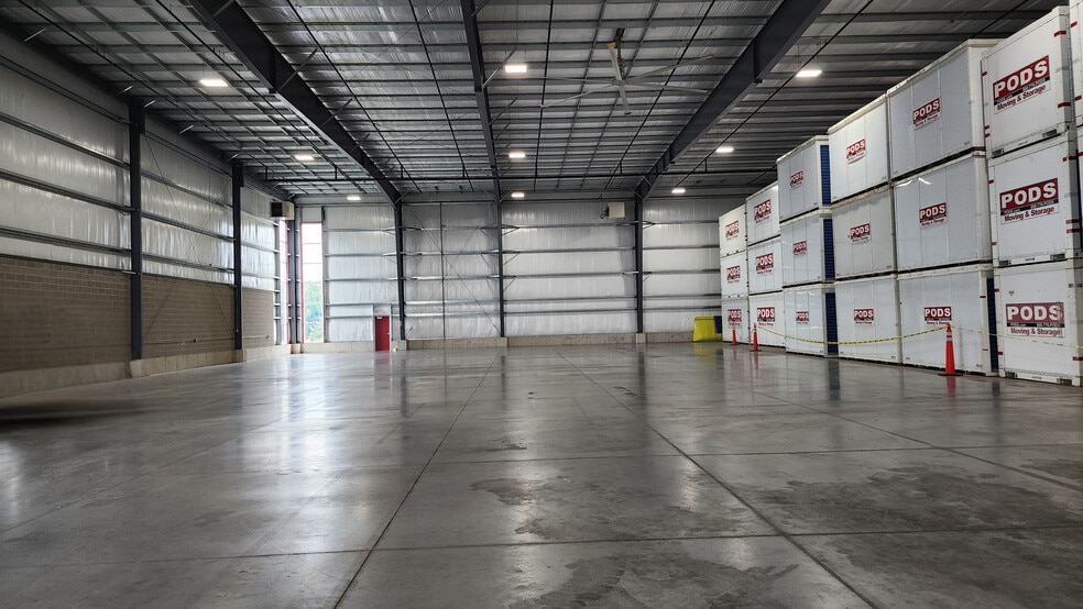 More Photos Of 2801 W Evergreen Dr, Appleton Warehouse For Lease