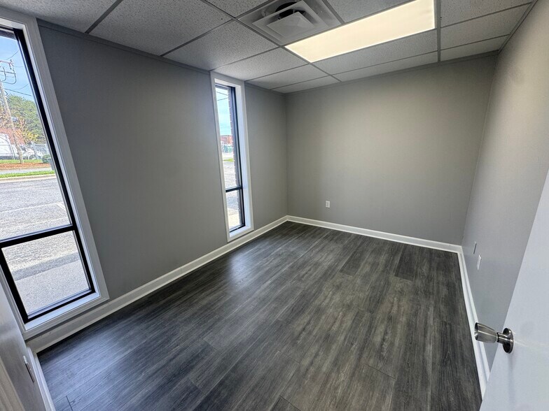 More Photos Of 3716 Alliance Dr, Greensboro Warehouse For Lease