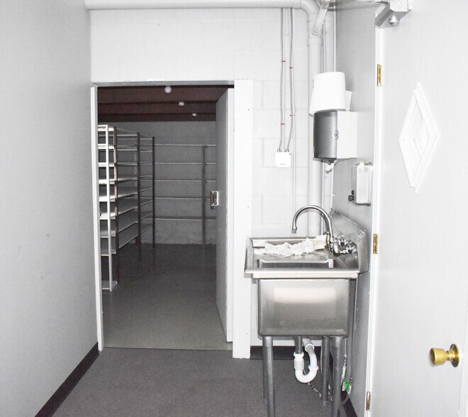 More Photos Of 385-387 Industrial Dr, Mount Juliet Warehouse For Lease