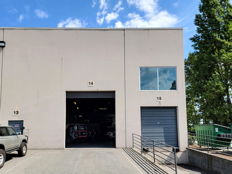 More Photos Of 1 Burbidge St, Coquitlam Warehouse For Lease