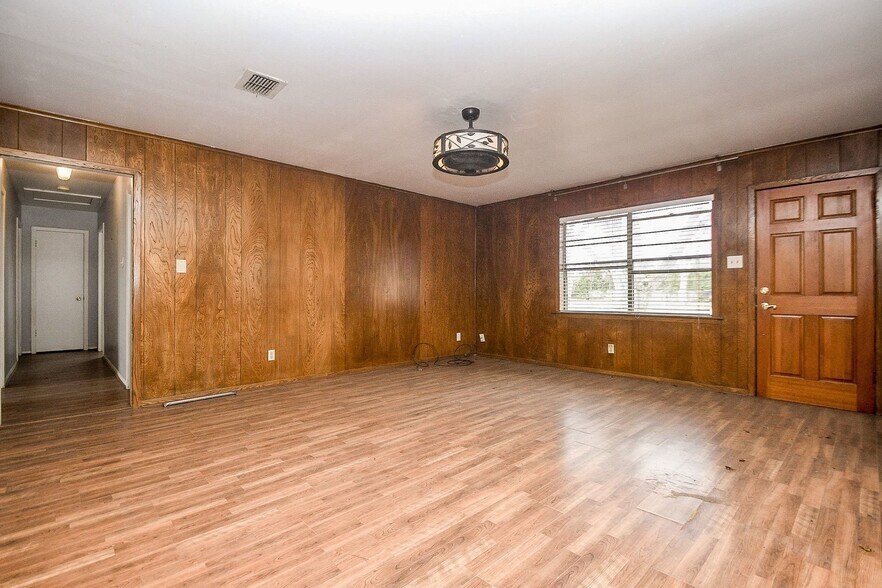 More Photos Of 11602 Dover St, Houston Flex For Lease