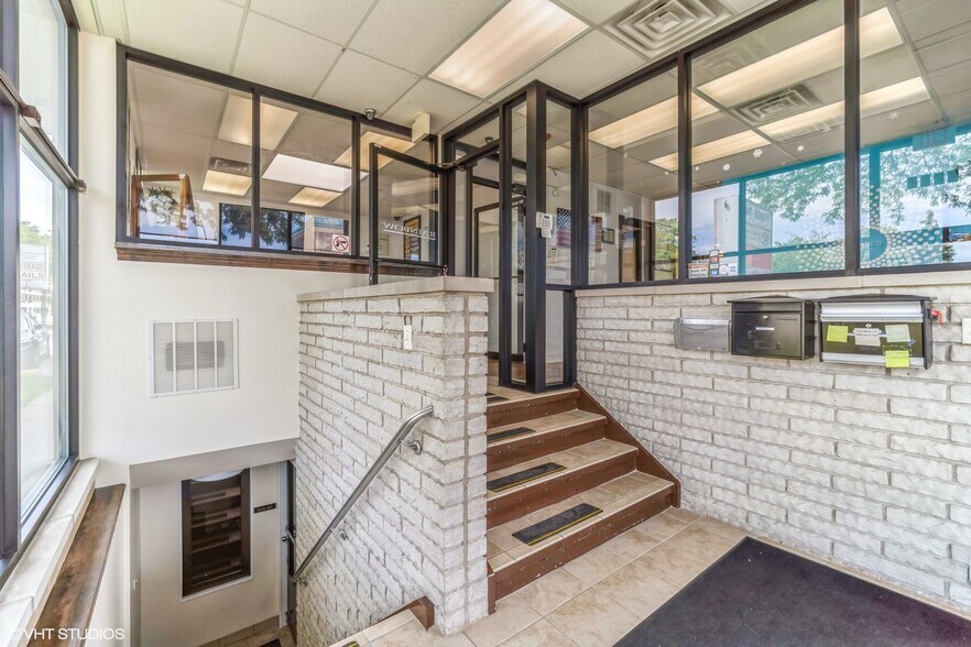 More Photos Of 3425 Dempster St, Skokie Office For Lease