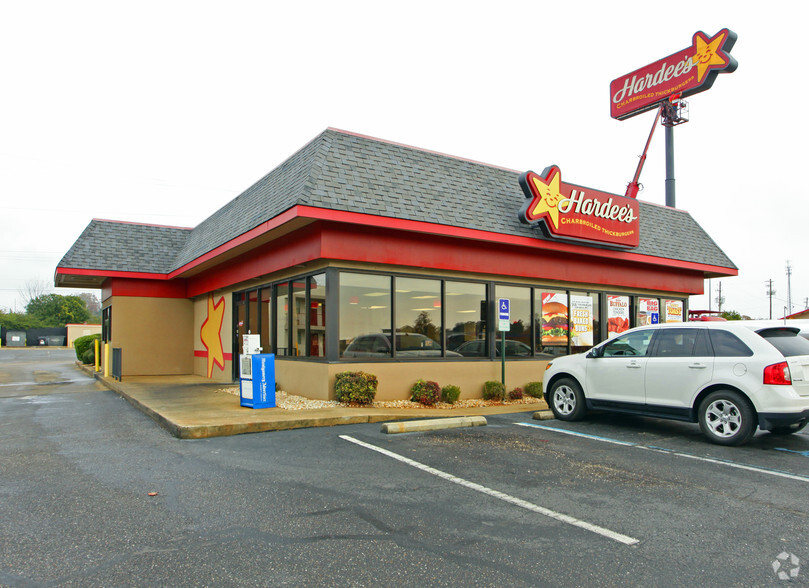 Primary Photo Of 2525 Cobbs Ford Rd, Prattville Fast Food For Lease