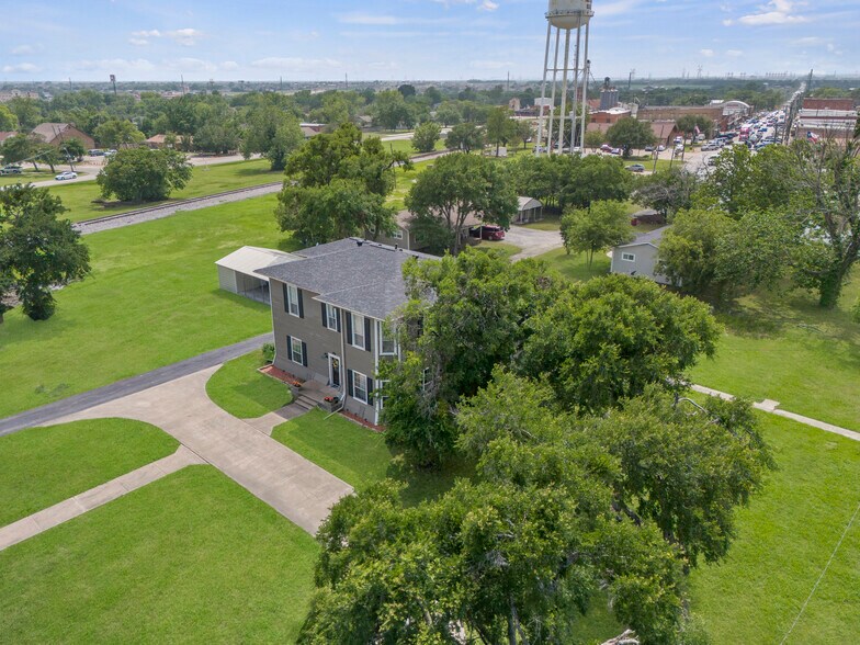 More Photos Of 107 S Josephine St, Royse City General Retail For Sale