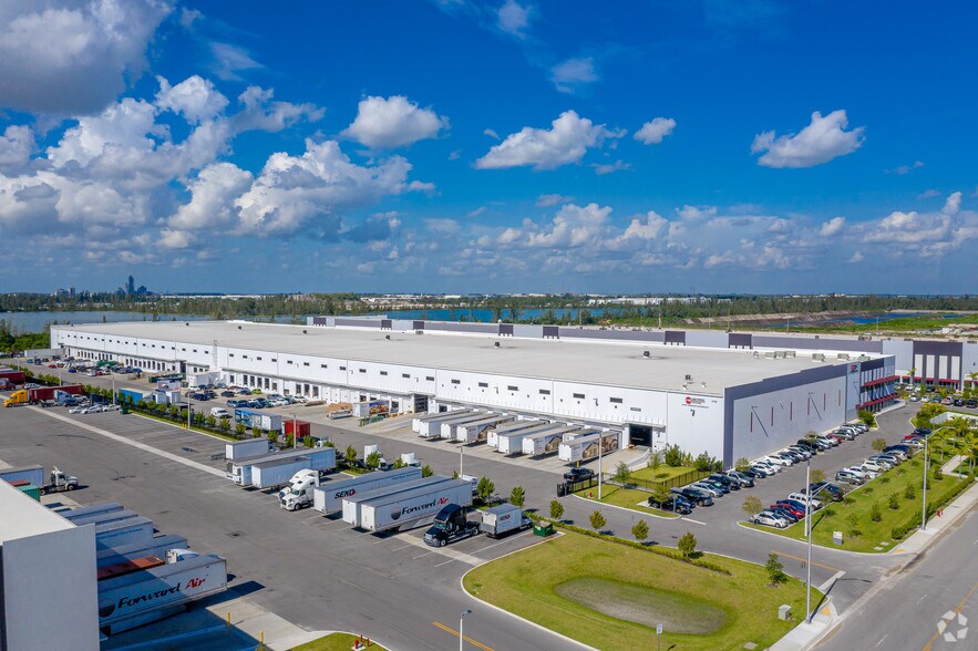 More Photos Of 3780 W 104th St, Hialeah Distribution For Lease