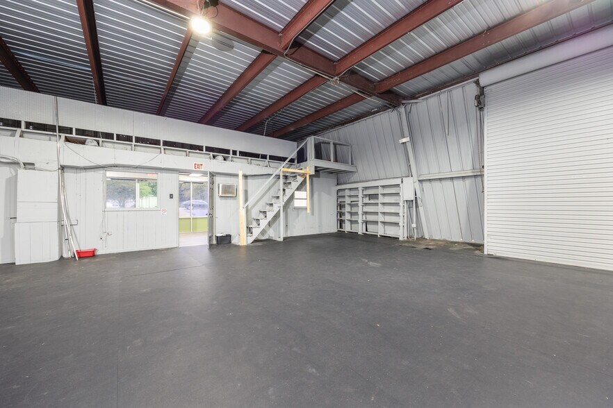 More Photos Of 2832 S Main Blvd, Lake City Auto Repair For Sale