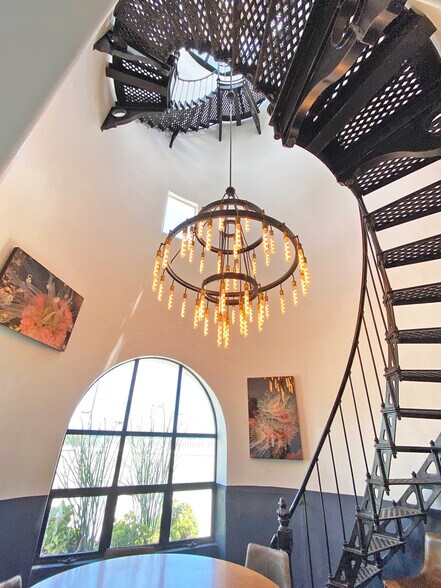 More Photos Of 15 E Cabrillo Blvd, Santa Barbara Restaurant For Lease