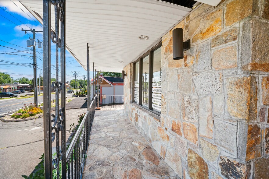 More Photos Of 238 New Britain Rd, Berlin Freestanding For Lease