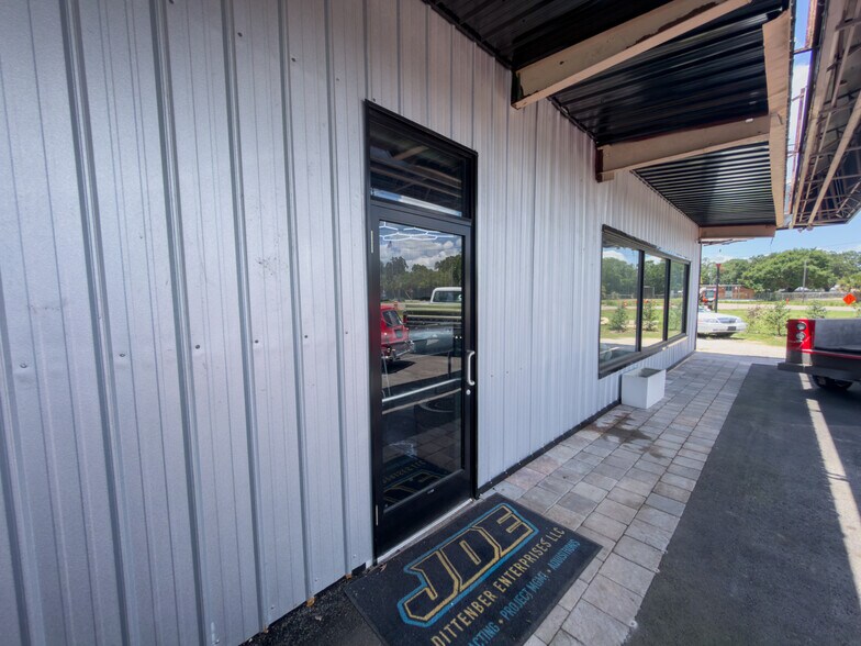 More Photos Of 1401 Barrancas Ave, Pensacola Showroom For Sale