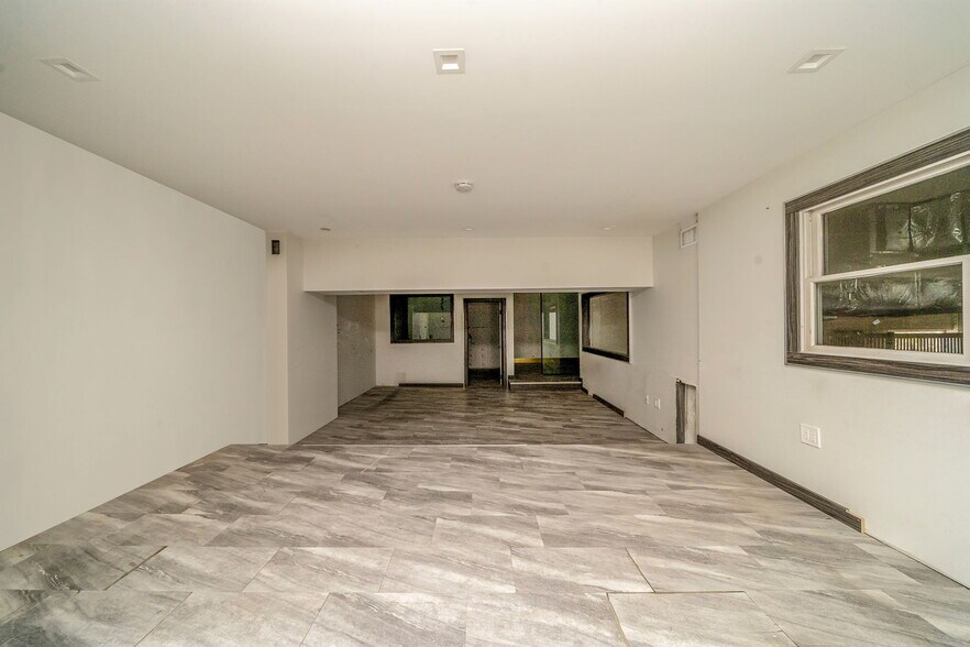 More Photos Of 111 Madison Ave, Hempstead Warehouse For Sale