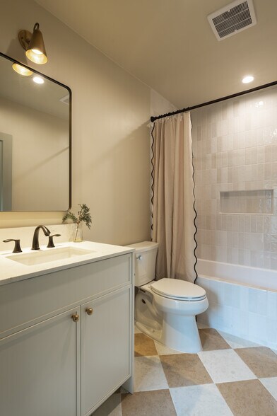 More Photos Of 1434 McDuff St, Los Angeles Apartments For Sale