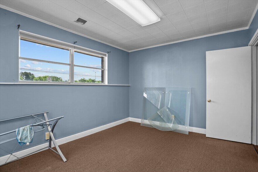 More Photos Of 806 S Timberland Dr, Lufkin Coworking Space