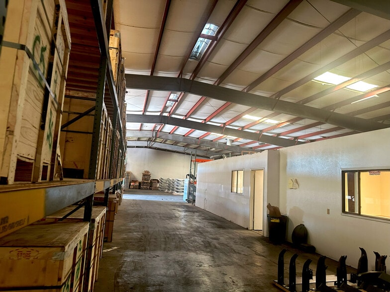 More Photos Of 1014 Commercial Blvd N, Arlington Manufacturing For Lease