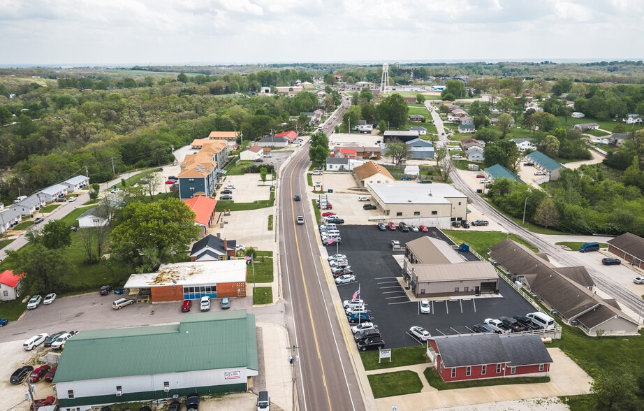 More Photos Of 1008 E Main St, Linn Auto Dealership For Sale