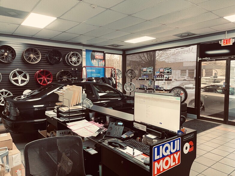 More Photos Of 803 Church St, Decatur Auto Repair For Sale