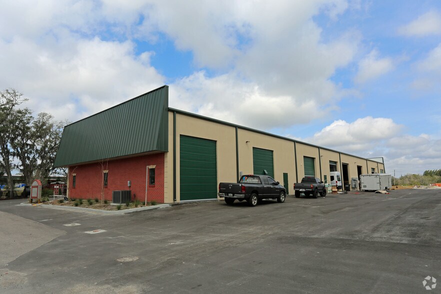 More Photos Of 13377 W Hillsborough Dr, Tampa Unknown For Lease