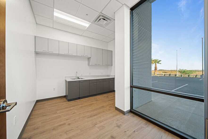 More Photos Of 1749 Gateway Rd, Calexico Unknown For Lease