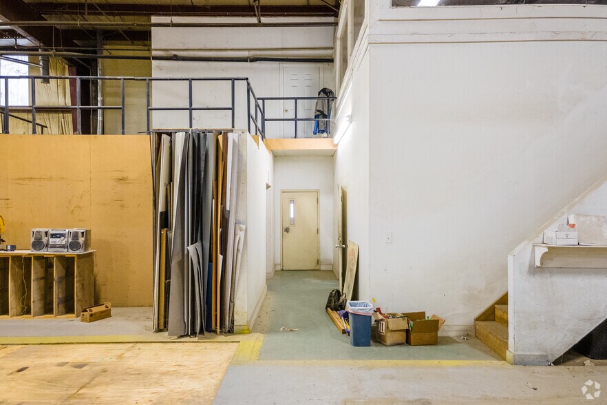 More Photos Of 22-24 Riverview Dr, Marlboro Warehouse For Lease